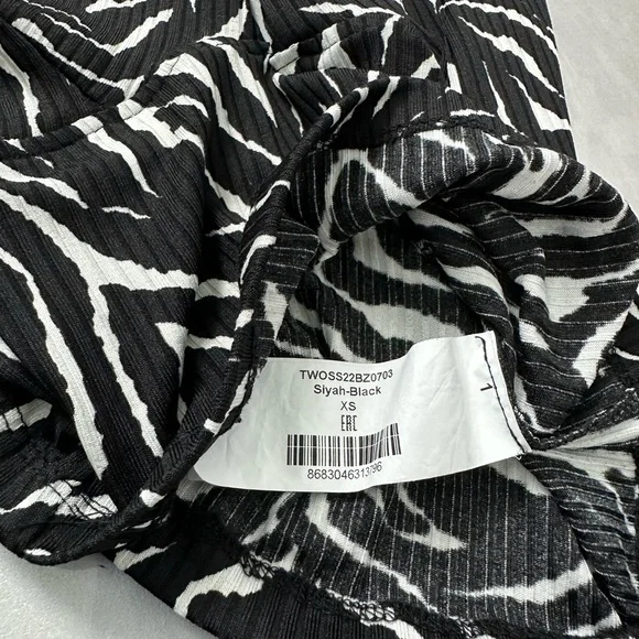 Tie Neck Zebra Print Halter Top - Picture 5 of 10